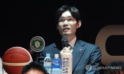 개막 출사표 밝히는 김주성 DB 감독