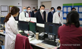 윤석열 대통령, 제주대병원 의료진 격려
