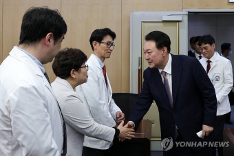 윤석열 대통령, 제주대병원 현장 간담회