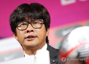 취임 기자회견 발언하는 신상우 신임 여자 축구대표팀 감독