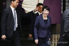 야스쿠니신사 참배한 다카이치 전 경제안보담당상