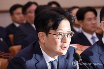 답변하는 이창수 서울중앙지검장