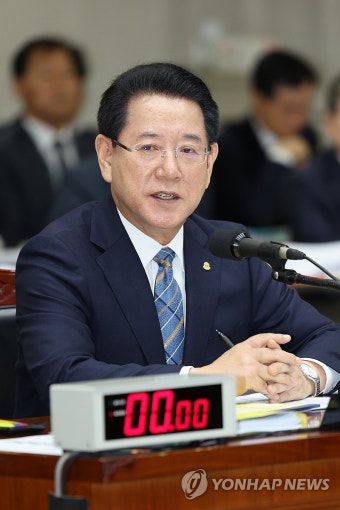 답변하는 김영록 전남도지사