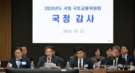 의원 질의에 답하는 이학재 인천국제공항공사 사장