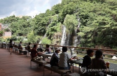외국인 핫플 된 서대문 카페폭포…관광명소 서울 인기몰이