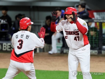 기뻐하는 김선빈ㆍ나성범