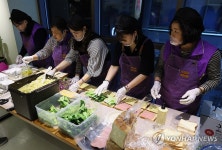 샌드위치 만드는 이태원참사 유가족