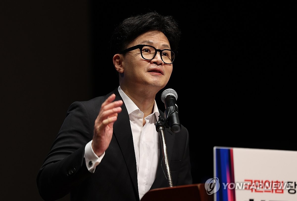 한동훈 전 국민의힘 대표, 정치권 내부 갈등 속에서 다양한 반응 지속 중