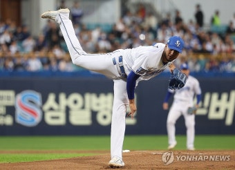 역투하는 삼성 레예스