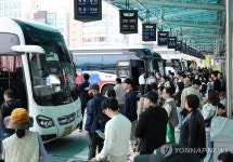 청주 시외버스터미널서 버스 기다리는 승객들