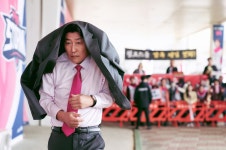1승 송강호 희망 가득한 영화…도전하는 모습 보여줄 것