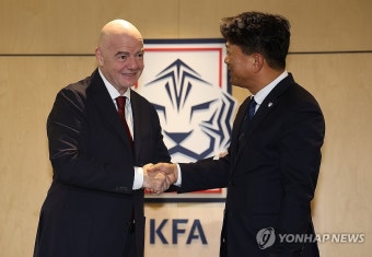 잔니 인판티노 FIFA 회장 맞이하는 김광국 울산HD 대표이사