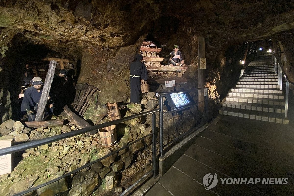 한국 사도광산 추도식 불참…야스쿠니 참배 논란으로