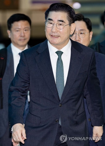 북한 파병, 한미 대응 방안 논의 위해 출국하는 김용현 장관