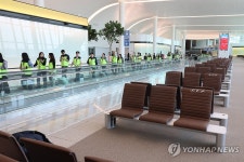 탑승구로 이동하는 가상승객들