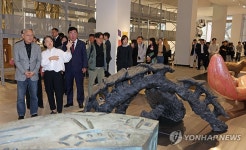 국립현대미술관 청주관 방문한 유인촌 장관