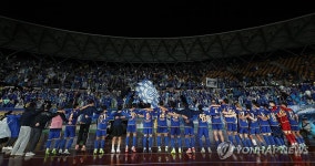 K리그1 3연패 울산, 팬들과 함께