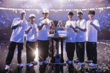 월드 챔피언 T1, 롤드컵 결승서 BLG 꺾고 통산 5회 우승