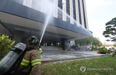 화재진압 훈련하는 종로소방서 대원들