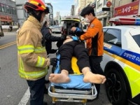 저혈당 쇼크로 의식 잃은 운전자 신속 구조한 경찰관들