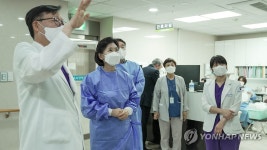 감염취약시설 방문한 지영미 청장