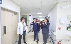 대구보훈병원 재활센터 둘러보는 이희완 차관