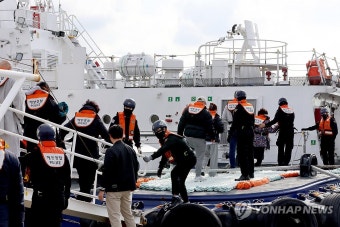 금성호 사고 해역 향하는 실종자 가족들