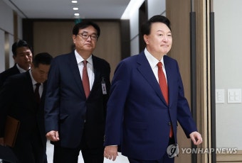 윤석열 대통령, 긴급 경제·안보 점검회의 참석