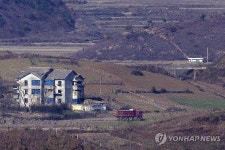 이동하는 대형 트럭