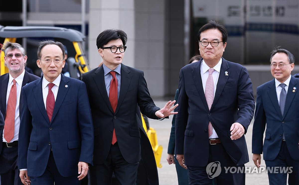 정진석 대통령비서실장과 참모진, 윤 대통령 접견 소식 전해져