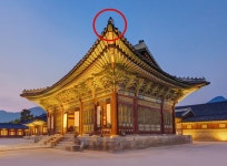 박물관에서 찾은 청동 장식기와 8점…