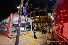 4호선 동대문역 에스컬레이터 화재…무정차 통과