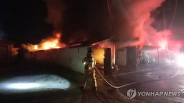연천 돼지농장 화재로 1명 화상…돼지 440마리 폐사