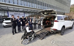 현대차그룹, 장애인·노인 이동 지원 위해 카니발 등 16대 기증