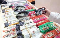산처럼 쌓인 냉동 김밥