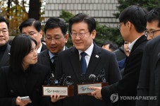 이재명 대표, '위증교사' 1심 선고공판 출석