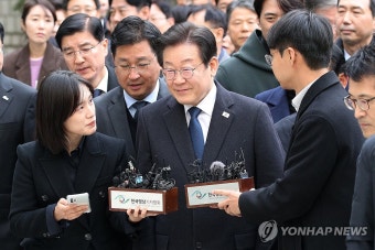 '위증교사' 혐의 선고공판 출석하는 이재명 대표