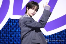 경민, 강렬한 눈빛