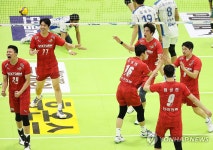 기뻐하는 한국전력 선수들