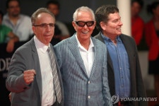 못 말리는 람보 영화 감독 짐 에이브럼스 별세…향년 80세