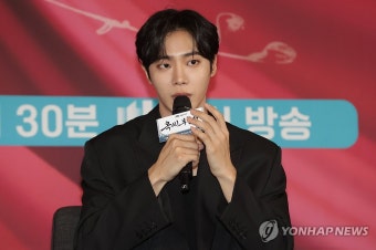 인사말하는 추영우