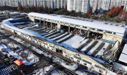 폭설에 무너진 안양농수산물도매시장 지붕