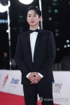 정해인, 동안 외모