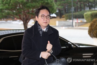 출근하는 심우정 검찰총장