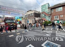 수원 인계초 화재에 전교생 안전대피…한달전 훈련한대로 착착(종합)