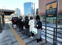 철도노조 총파업 돌입, 택시 기다리는 시민들