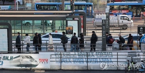 철도노조 총파업 돌입, 택시 기다리는 시민들