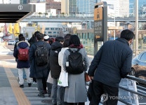 철도노조 총파업 돌입, 택시 기다리는 시민들