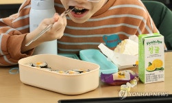 대체 급식으로 가족이 싸 준 김밥