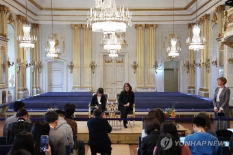 한강 자각, 스톡홀름에서 취잰과 첫 만남
